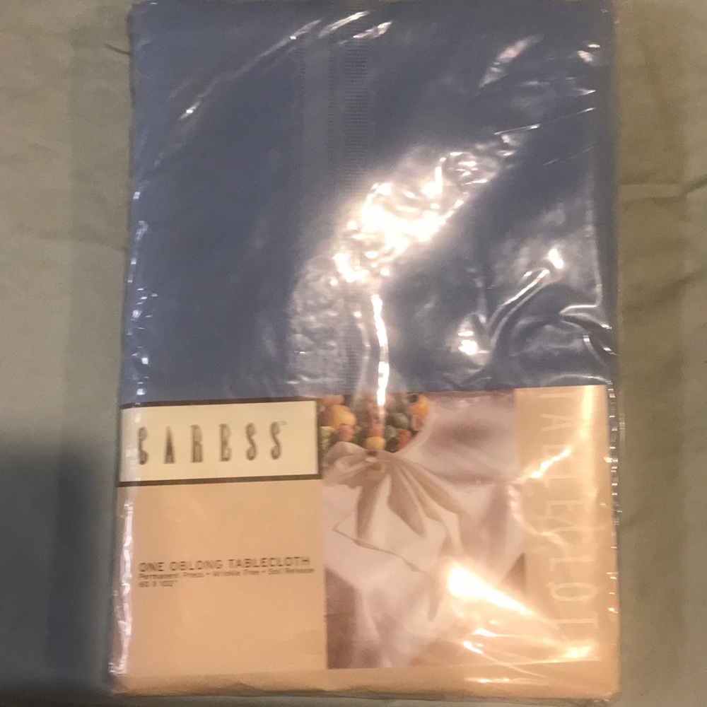 2 table cloths solid blue oblong - Picture 2 of 7